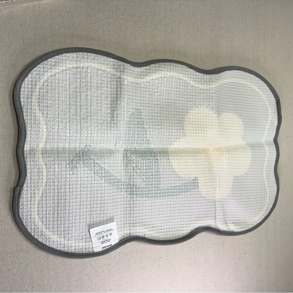 Gray Floral Shag Bath Mat with White & Yellow Flower - NWT